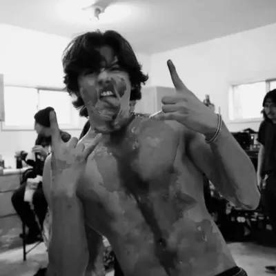 Miguel Mora: Mehrsprachiges KI-Gesprächspartnersymbol für globale Chat-Onlinedienste