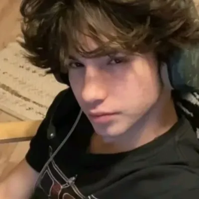 Matías : Art créatif de personnages d'IA de jeu de rôle pour des discussions épicées et des scénarios fantastiques