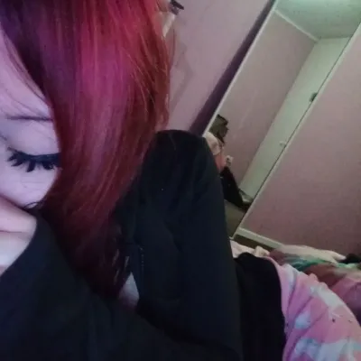 オフィーリア - あなたの姉のライバル: 暗号化された 1 対 1 のチャット機能を備えた安全な AI チャットボット アバター	