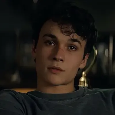 Mattheo Riddle: Temui watak utama dunia AI kami, dengan senarai ciri watak dan keupayaan berbual ai.	