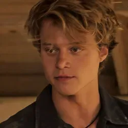 JJ Maybank: Erkunden Sie die Welt der KI mit unserer uneingeschränkten KI und dem kostenlosen, unbegrenzten Online-Chat, unterstützt durch Warhammer-Fantasy-Rollenspiele.	