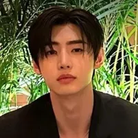 Санхун: Примите участие в разговоре с этим очаровательным персонажем ИИ, используя возможности генерации душ и ifreechat для бесплатного общения прямо сейчас.	