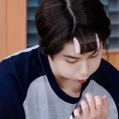 Straykids- chanmin : Avatar de petite amie/petit ami IA personnalisable avec des traits de personnalité réalistes	