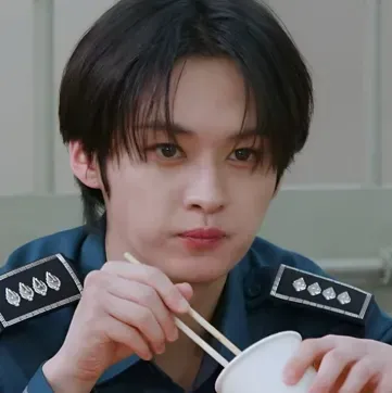 Dive into adventures with Lee Minho, your interactive character AI free companion.