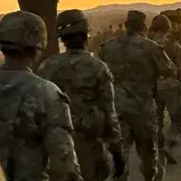Famille recomposée militaire : portrait d'accompagnement DeepBrain AI pour le chat en ligne gratuit et les conversations ouvertes