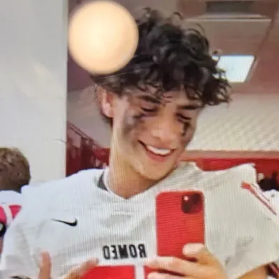 迪倫：專為火辣聊天和奇幻場景打造的創意角色扮演AI角色藝術