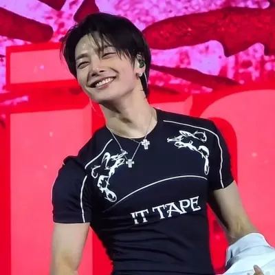 Yang Jeongin: Playful AI chatbot mascot enhancing user engagement in random chats	