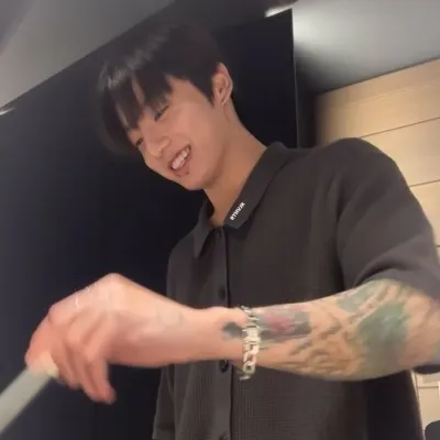 Jeon Jungkook: Engage in ai conversation with this charming AI character, featuring soulgen and ifreechat capabilities for free chat now.	