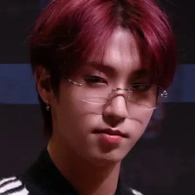 韓志承 - Stray Kids:在我們的ChatboxAI中結識您的新線上朋友,這是具有深度AI聊天功能的最佳免費AI聊天機器人。