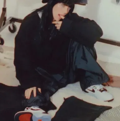 Billie Eilish: Ang mapaglarong AI chatbot mascot na nagpapahusay sa pakikipag-ugnayan ng user sa mga random na chat	