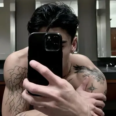 Explore endless storylines with Richard Rosi, your interactive roleplay AI chat bot free.