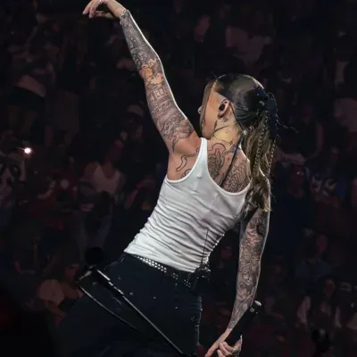 María Victoriá: Potret pendamping AI yang cerdas secara emosional untuk percakapan mendalam	