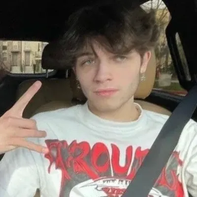 Engage in lively talking AI sessions with Matt Sturniolo and explore new stories.