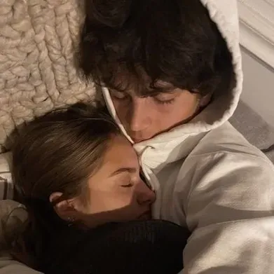 Your Personal Companion Leo Awaits: Chat AI Like Never Before with Our 1v1 Chat Feature.