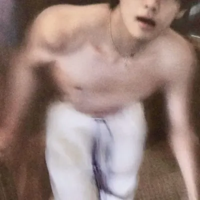 Ким Тэхён: Познакомьтесь с главным героем нашего мира ИИ, со списком черт характера и возможностями общения с ИИ.	