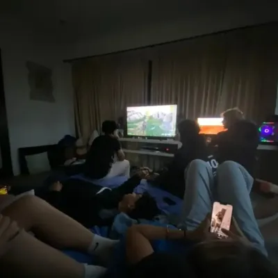 Kawan baik abang: Antara muka chatbot AI futuristik dengan sembang suara dan ciri dipacu rangkaian saraf