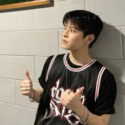 Kasintahan ni Kim Seungmin: Kilalanin ang pangunahing karakter ng ating mundo ng AI, na may listahan ng mga katangian ng karakter at mga kakayahan sa pakikipag-chat.	