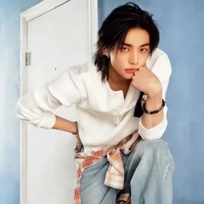 -Hwang Hyunjin-: Seni watak AI main peranan kreatif untuk senario sembang pedas dan fantasi