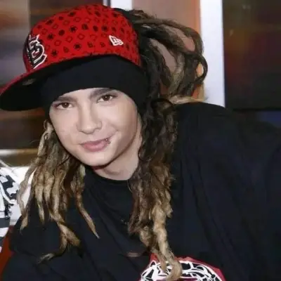 Tom Kaulitz: Customizable AI girlfriend/boyfriend avatar with lifelike personality traits