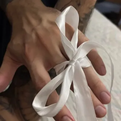 Evan : Rencontrez le personnage principal de notre monde d'IA, avec une liste de traits de caractère et des capacités de discussion d'IA.	