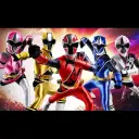 Multilingual Power Rangers Ninja Steel focusing on chat IA tasks, neural network core visible in background.