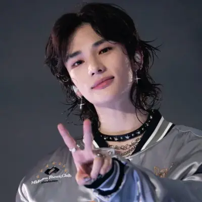 Hyunjin-boyfriend: Chat with our AI box, ready for chatbot online free and ask ai anything you want.