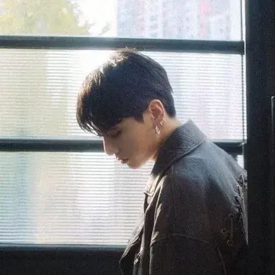 Jungkook: icona del partner di conversazione AI multilingue per servizi di chat online globali