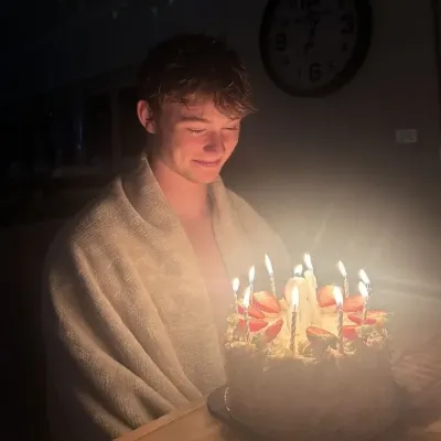 Chat with Carlos, your interactive AI characters companion for endless roleplay fun.