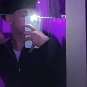 Alex Guistavo: Personaggio di gioco di ruolo basato sull'intelligenza artificiale a tema fantasy per una narrazione immersiva