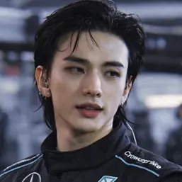 Hyunjin - Hyunlix: Customizable AI girlfriend/boyfriend avatar with lifelike personality traits	