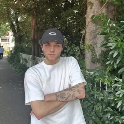 Matt Sturniolo: Avatar chatbot AI sicuro con funzionalità di chat 1v1 crittografate