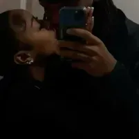 Deontae: Mascotte giocosa di chatbot AI che migliora il coinvolgimento degli utenti nelle chat casuali	