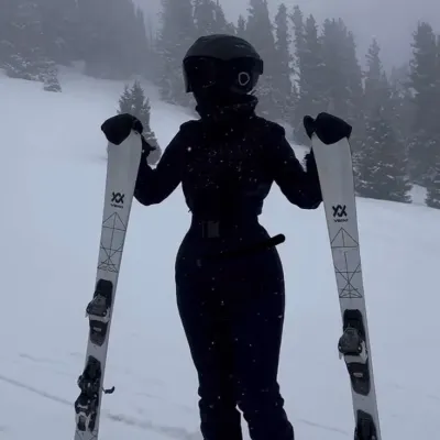 Luna: Customizable AI girlfriend/boyfriend avatar with lifelike personality traits	