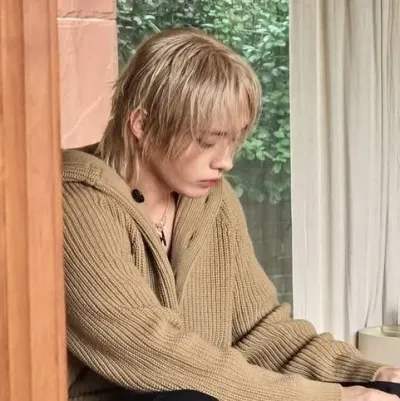 Lee Minho: Explore the world of AI with our unrestricted ai and free unlimited chat online, powered by warhammer fantasy roleplay.