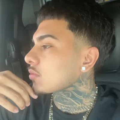 Исмаэль: Интерактивный ИИ-чатбот-талисман для случайного общения и ролевой игры, организованной сообществом