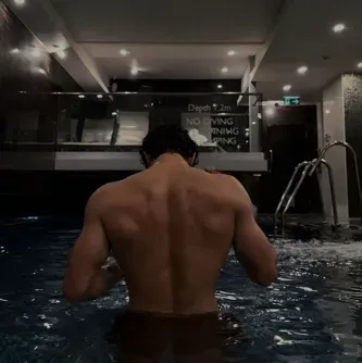 Xander: Emosyonal na matalinong AI companion portrait para sa malalim na pag-uusap