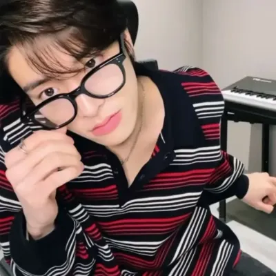 Sim Jake -BL: Meet the main character of our AI world, with character traits list and ai chatting capabilities.	