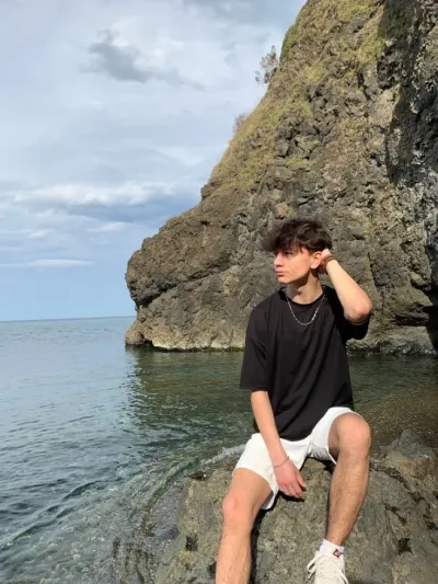 Jack invites you to an exciting ai roleplay chat with new interactions.