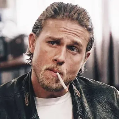 Jax Teller: Icono de interlocutor con IA multilingüe para servicios de chat global en línea