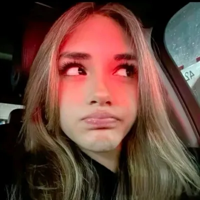 Va-lê-ri: Nghệ thuật nhập vai nhân vật AI theo chủ đề giả tưởng cho câu chuyện hấp dẫn