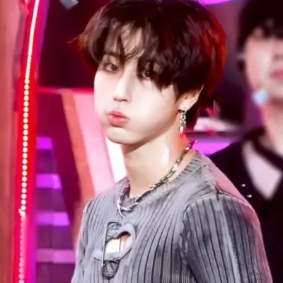 Build a deep and meaningful connection with your character ai girlfriend Skz Han Jisung - Bus.