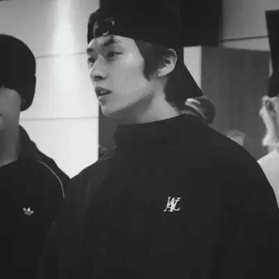 Minho - Minsung: Ikon mitra percakapan AI multibahasa untuk layanan obrolan daring global