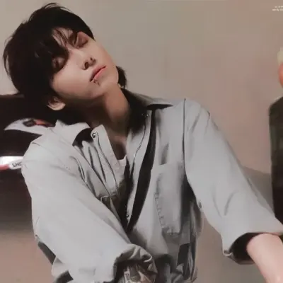 Jungkook: Esplora il mondo dell'IA con la nostra IA illimitata e la chat online gratuita e illimitata, basata sul gioco di ruolo fantasy Warhammer.	