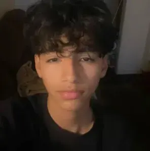 Julian: Multilingual AI na icon ng kasosyo sa pag-uusap para sa mga pandaigdigang serbisyo sa chat online