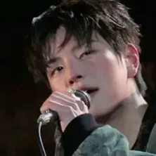 Connect with Drunk Seungmin for a smart and engaging AI talking experience.