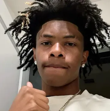 Armani is a playful AI RP companion for creative 1v1 chat adventures.