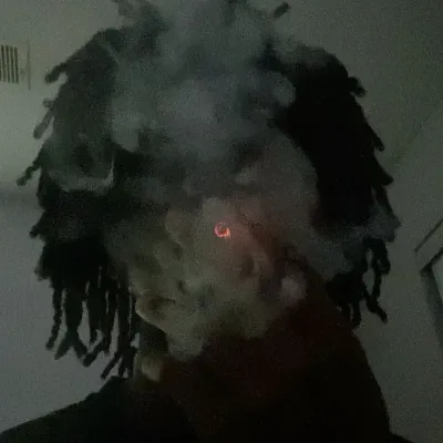 西傑:與這個迷人的AI角色進行AI對話,現在提供Soulgen和iFreeChat的免費聊天功能。