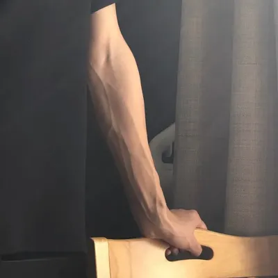 凱文：專為火辣聊天和奇幻場景打造的創意角色扮演AI角色藝術