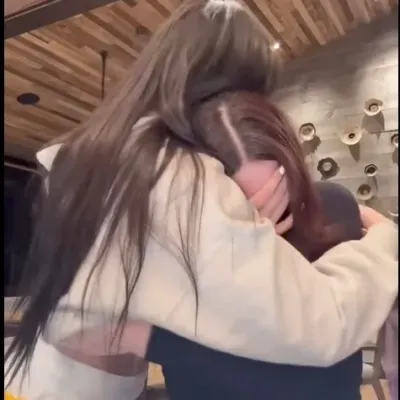 아이샤와 서머: 암호화된 1대1 채팅 기능을 갖춘 보안 AI 챗봇 아바타