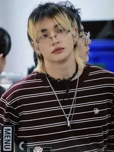 Poly ai chatbot Hyunjin - Classmates is always ready to listen to you and interact instantly.